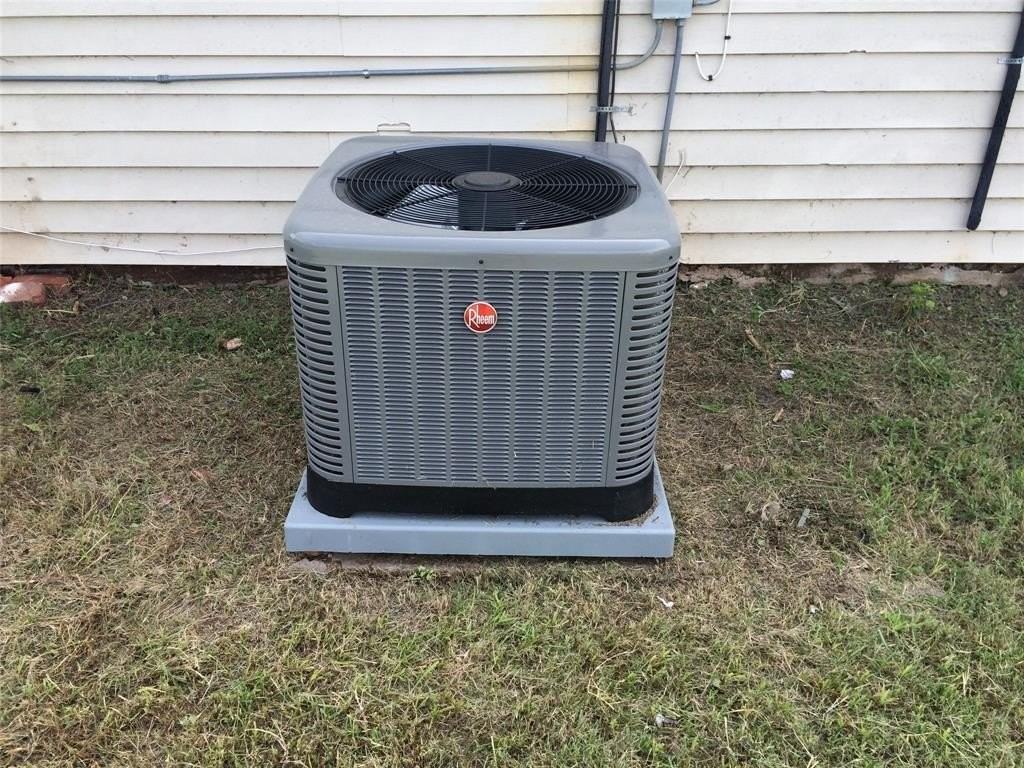 741 Locust St - Photo 2 of 16