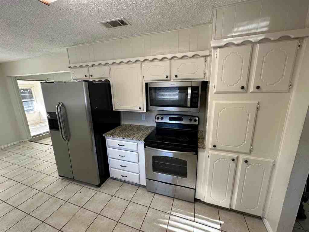 733 Toni Dr - Photo 4 of 15