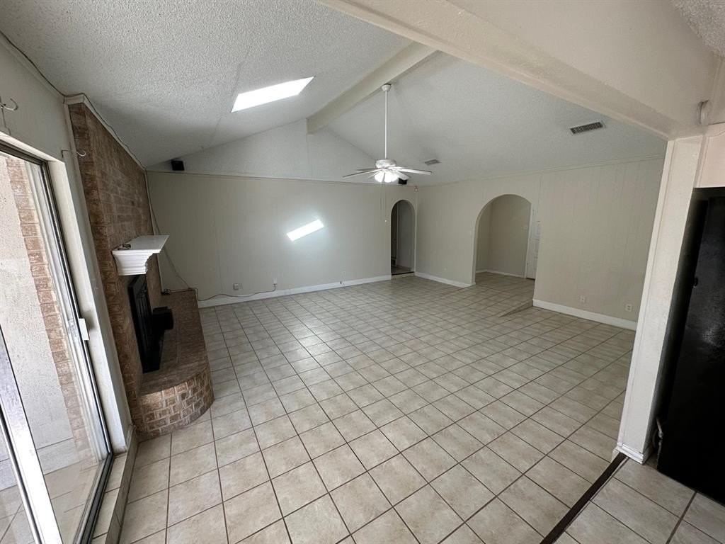 733 Toni Dr - Photo 6 of 15