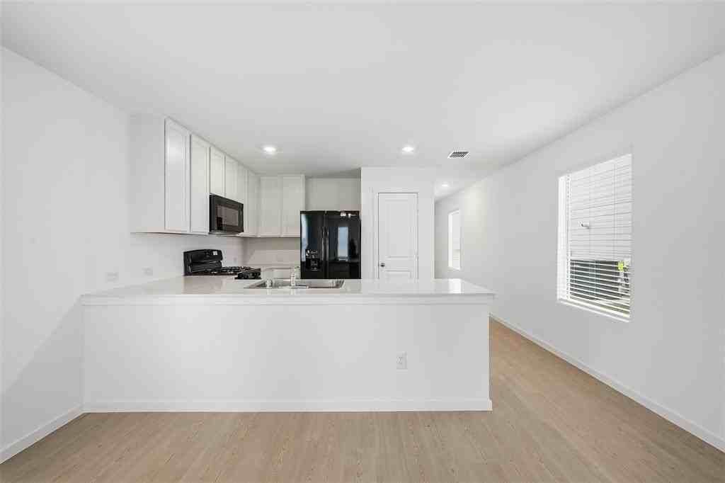 4016 Belmont Dr - Photo 5 of 21