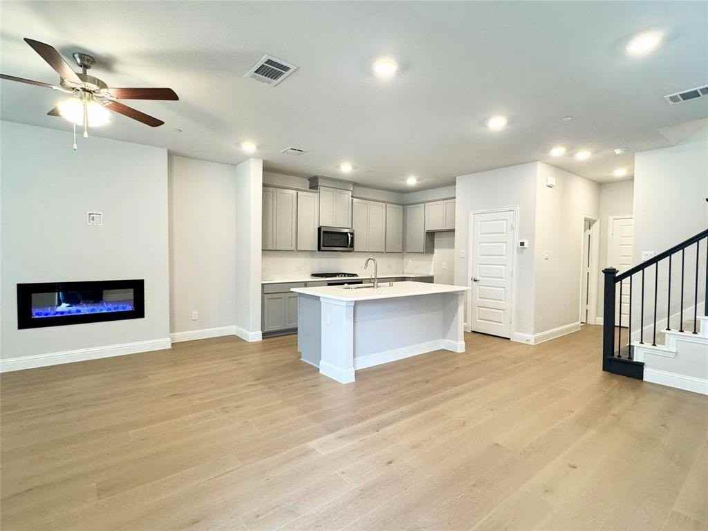 7830 Bayside Dr - Photo 3 of 25