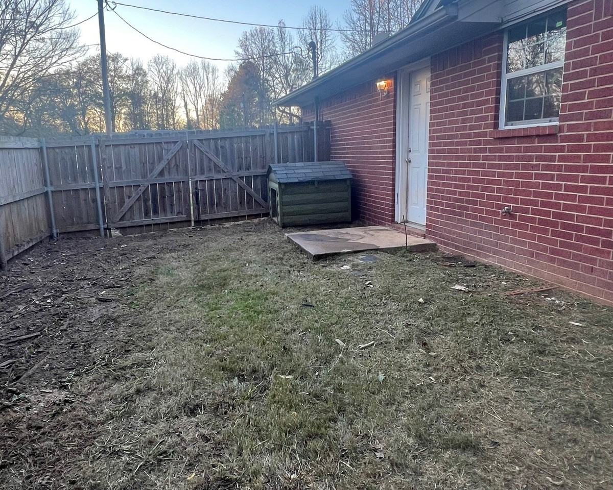 1102 Dierks St - Photo 3 of 25