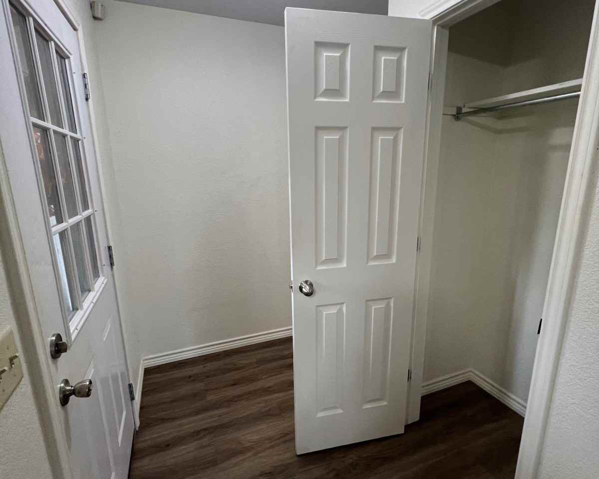 1102 Dierks St - Photo 7 of 25