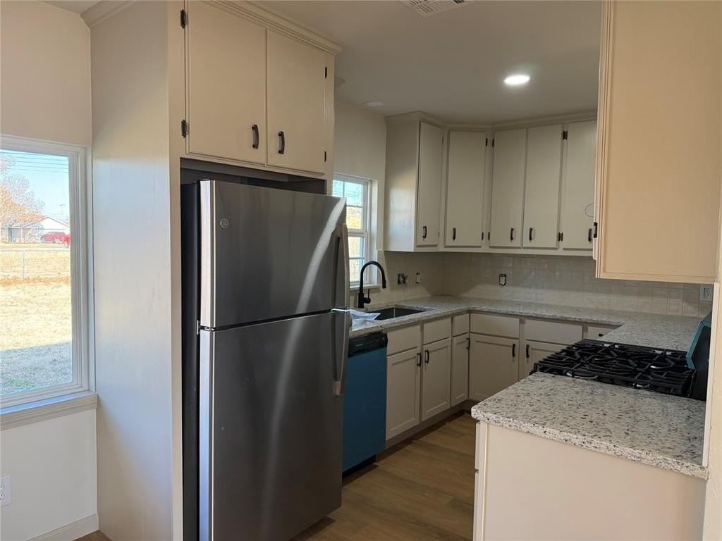 1115 Asalee St - Photo 3 of 18