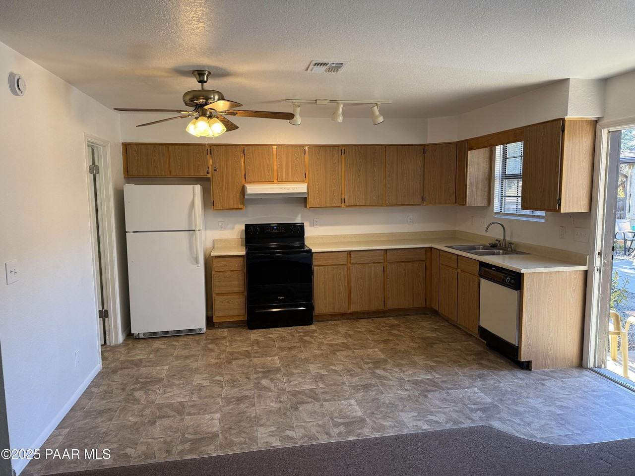 1283 N Tapadero Dr - Photo 2 of 7