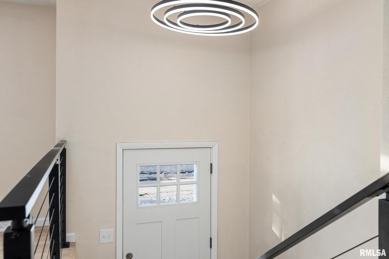 7414 N Parliament Pl - Photo 3 of 32