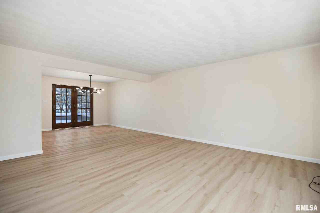 7414 N Parliament Pl - Photo 5 of 32