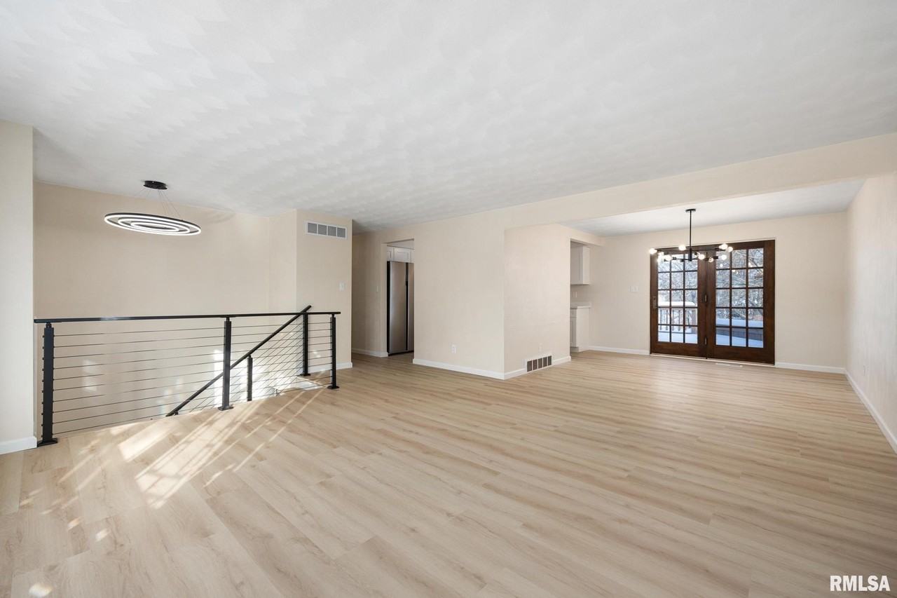 7414 N Parliament Pl - Photo 6 of 32