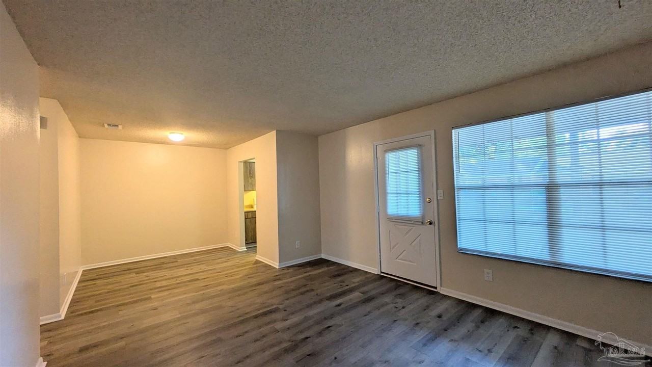 6288 Hamilton Bridge Rd #204 - Photo 7 of 24