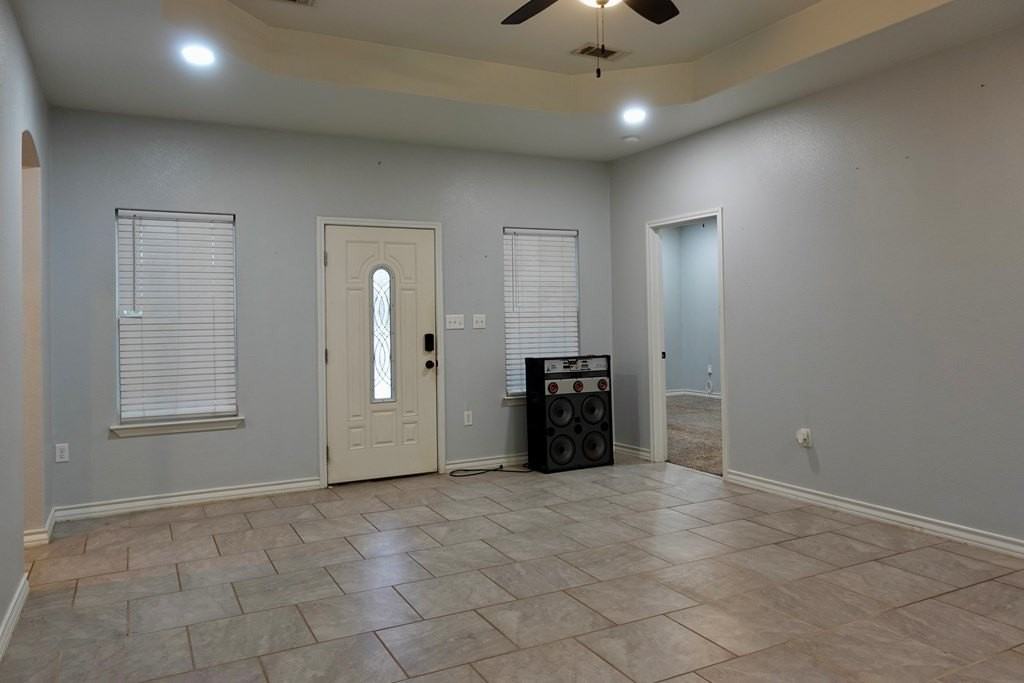 504 S Madison St - Photo 7 of 40