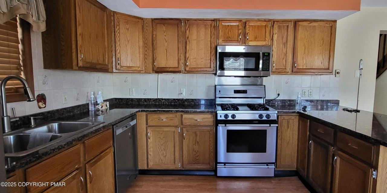 6116 Braintree Ct - Photo 6 of 50