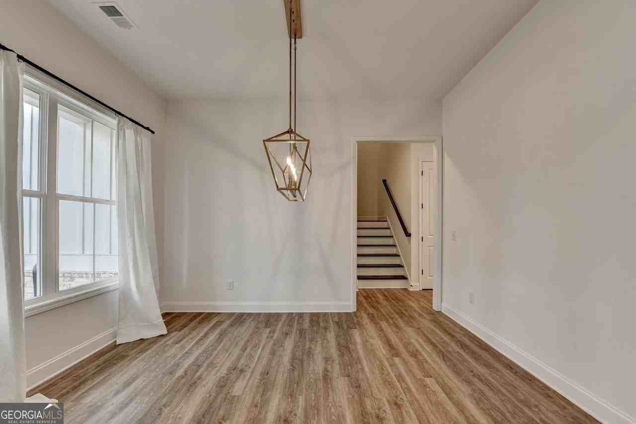 1329 Davis St - Photo 4 of 22