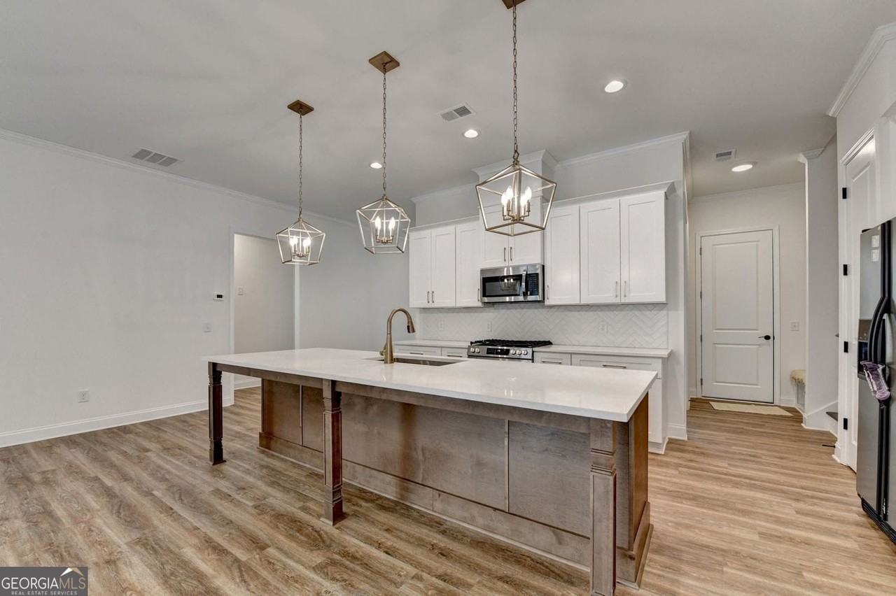 1329 Davis St - Photo 6 of 22