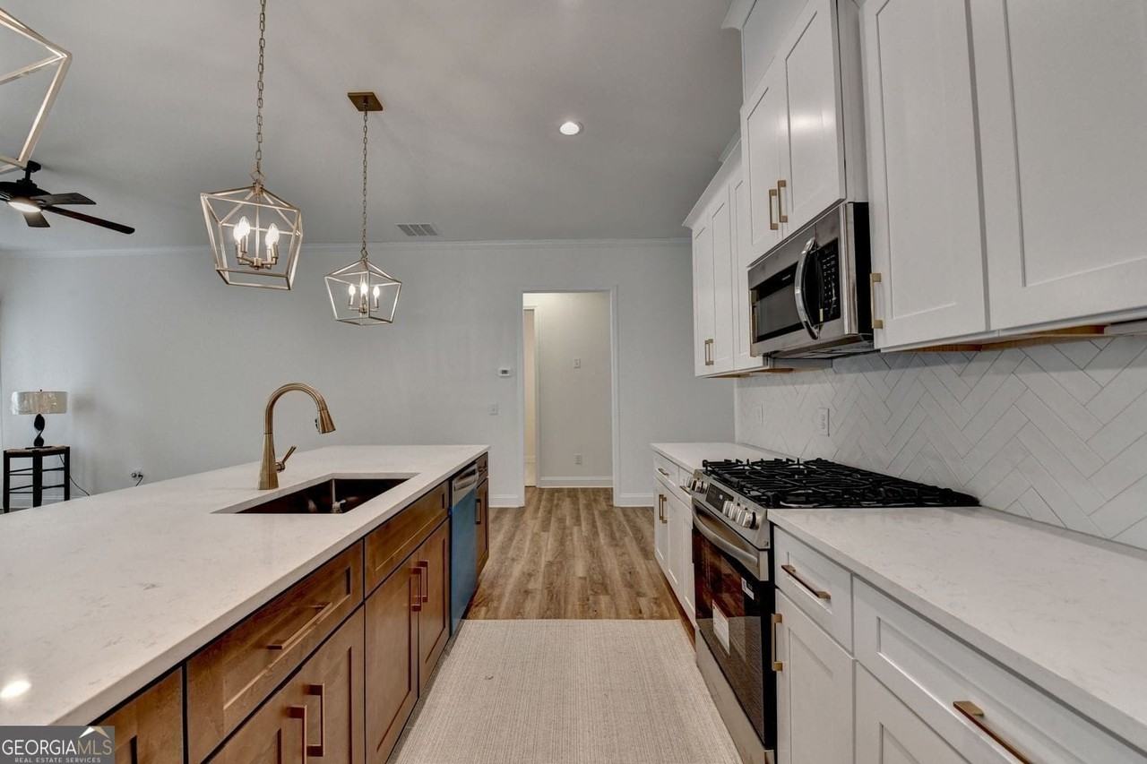 1329 Davis St - Photo 7 of 22