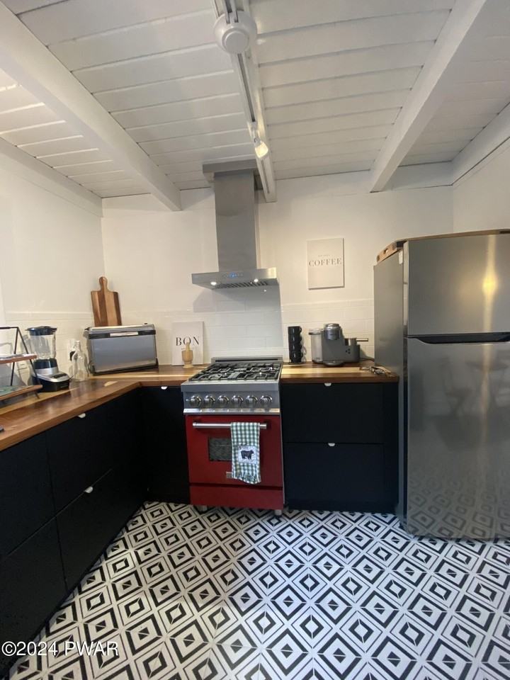 129 Highland Ln - Photo 2 of 50