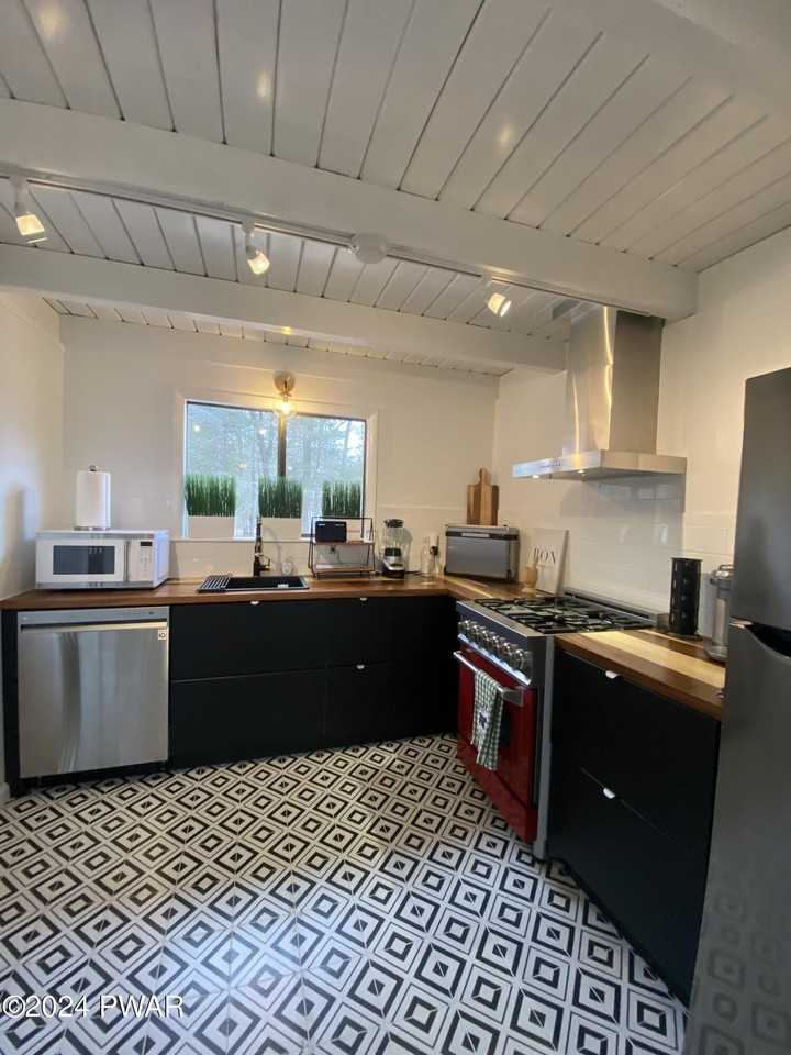 129 Highland Ln - Photo 3 of 50