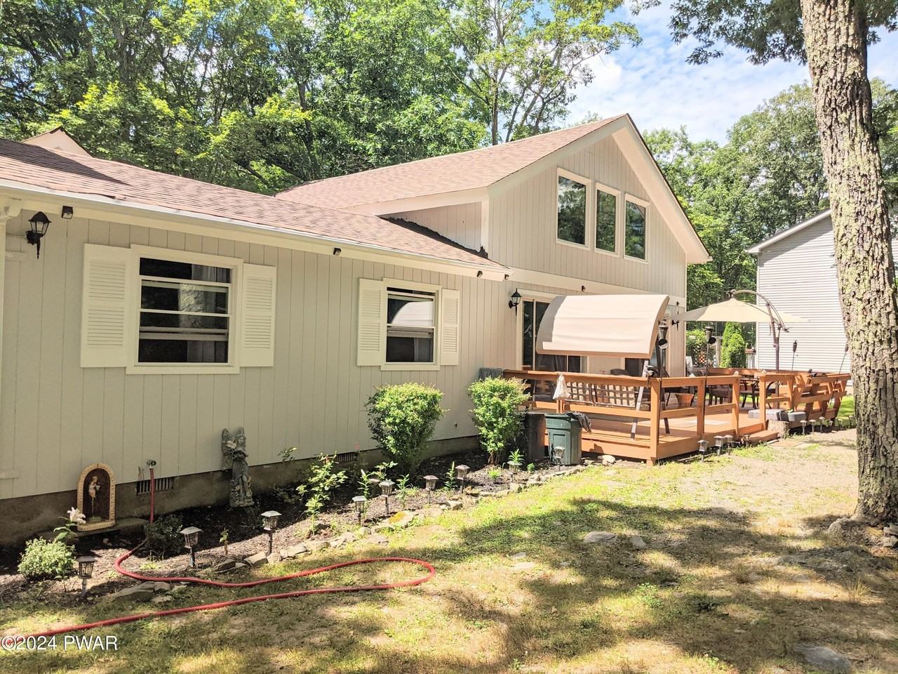 131 Surrey Dr - Photo 2 of 31