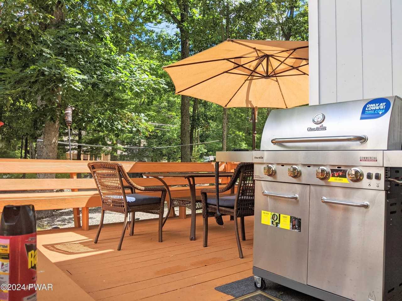 131 Surrey Dr - Photo 3 of 31