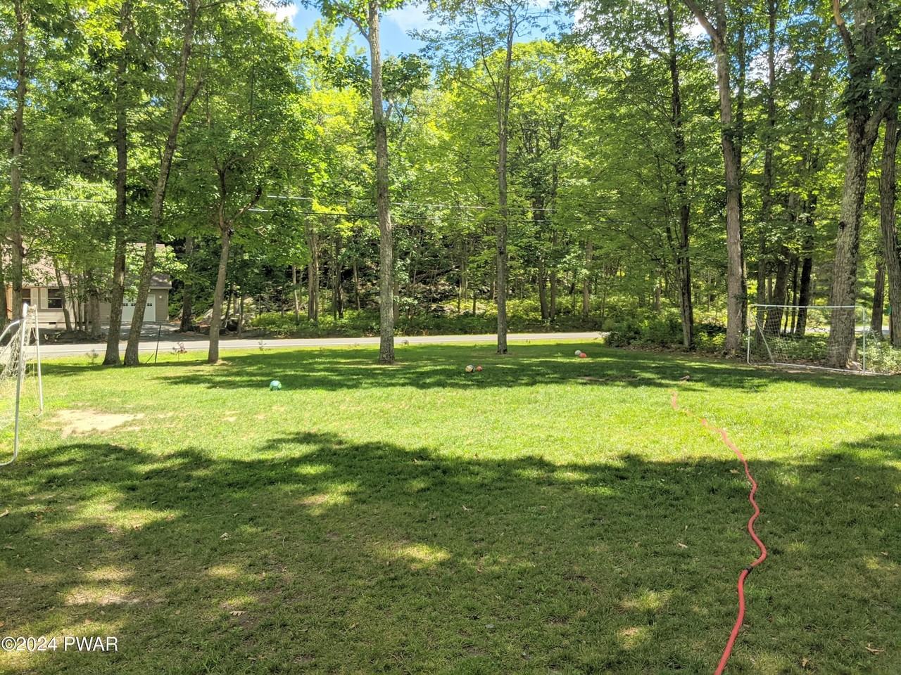 131 Surrey Dr - Photo 7 of 31