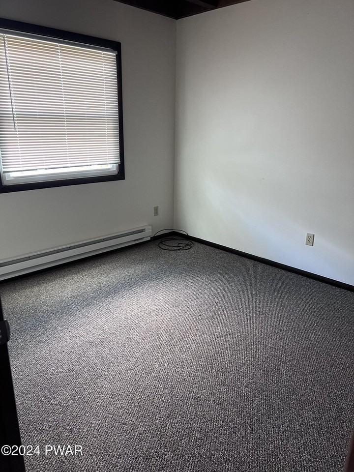 2392 Meadow View Dr - Photo 2 of 24