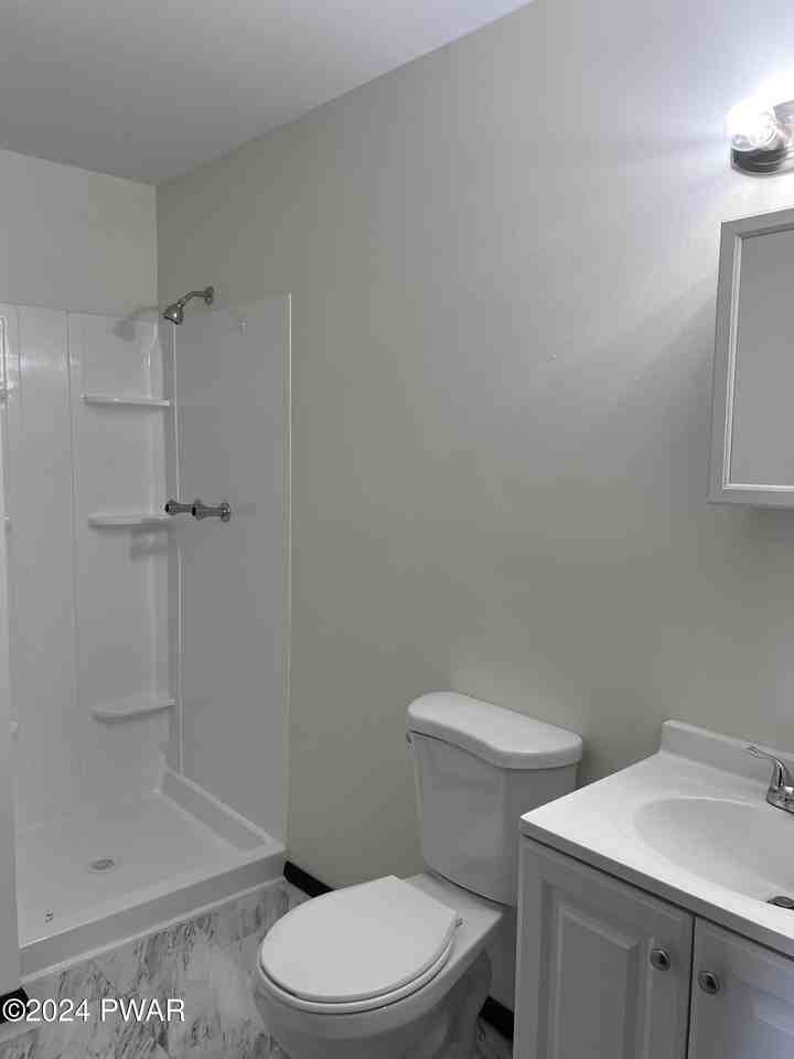 2392 Meadow View Dr - Photo 4 of 24