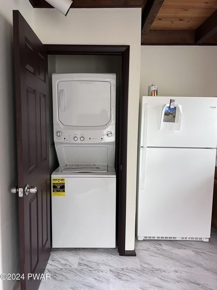 2392 Meadow View Dr - Photo 7 of 24