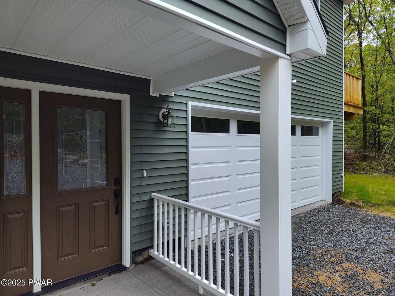 166 Seneca Dr - Photo 2 of 18