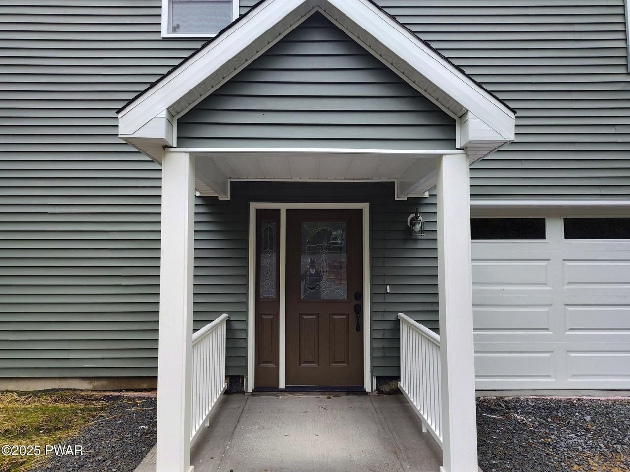 166 Seneca Dr - Photo 4 of 18