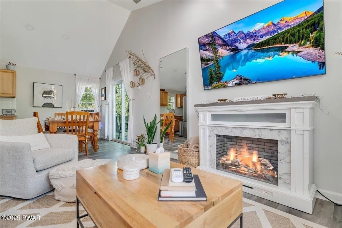 9326 Fairmount Way - Photo 5 of 33