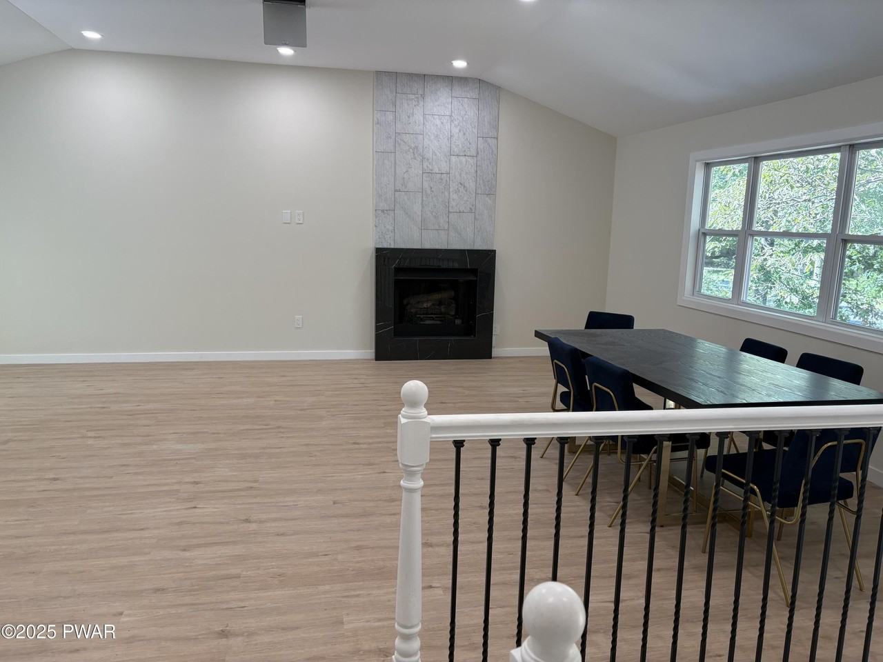 114 Brewster Way - Photo 4 of 43