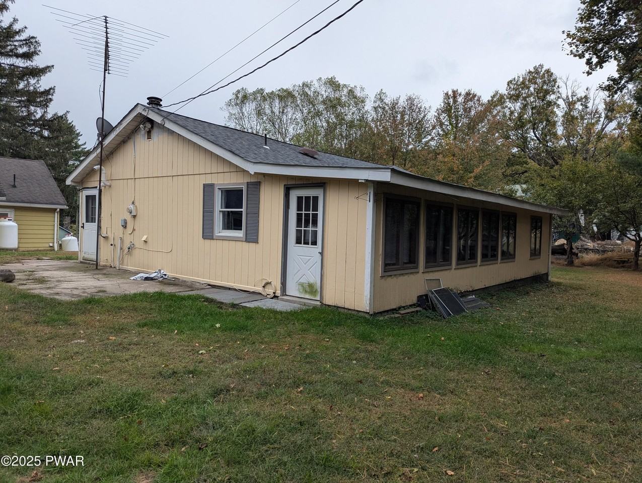 112A River Road - Photo 4 of 21