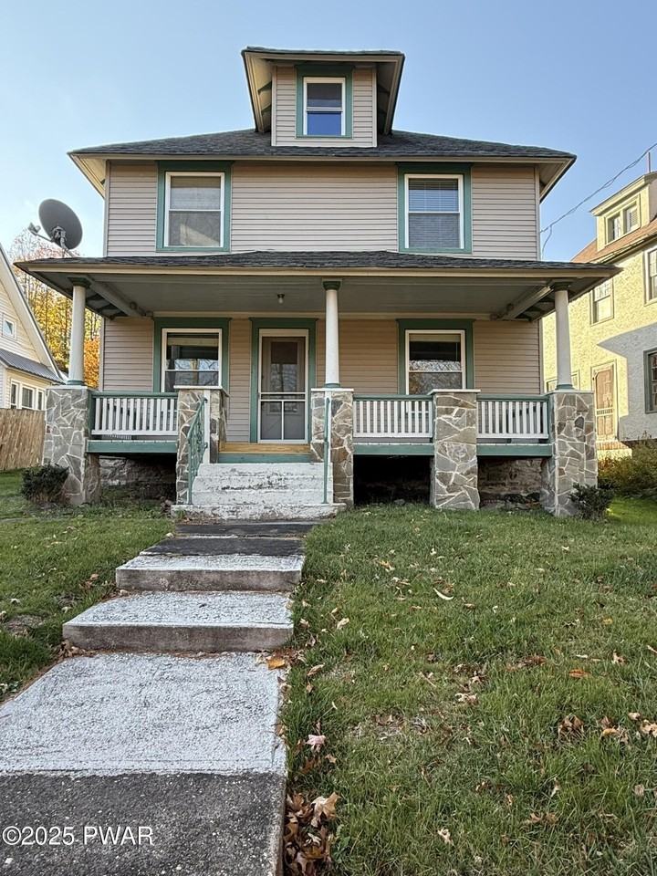 341 Broad St - Photo 2 of 34