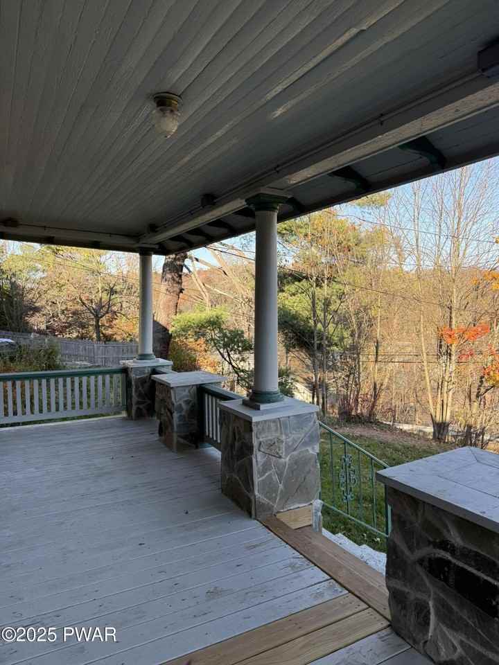 341 Broad St - Photo 3 of 34