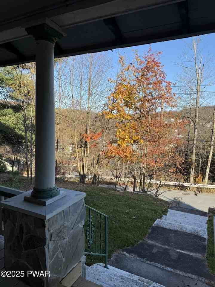 341 Broad St - Photo 4 of 34