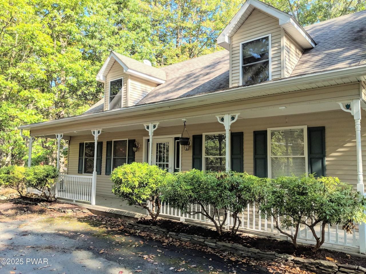 131 Surrey Ln - Photo 2 of 40