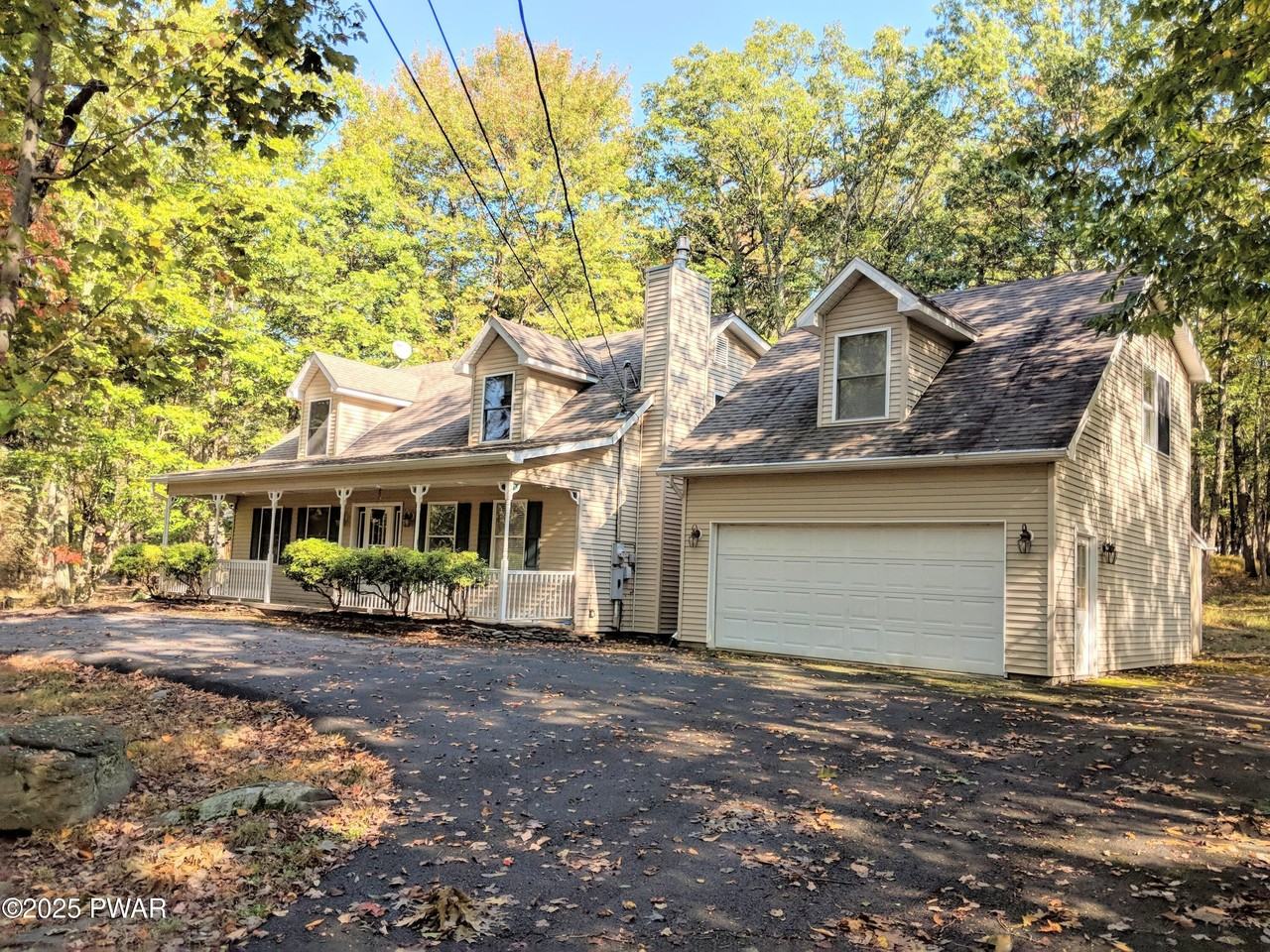 131 Surrey Ln - Photo 4 of 40