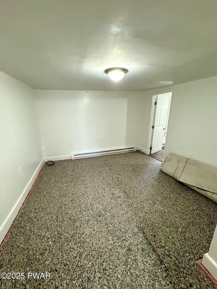 742 Delaware St - Photo 4 of 8