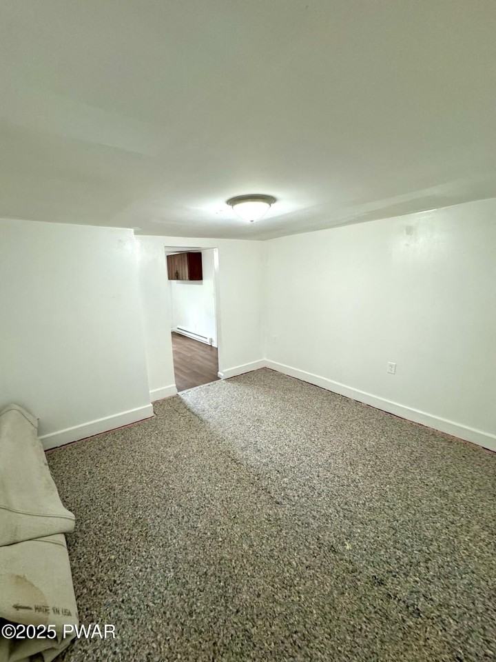 742 Delaware St - Photo 5 of 8