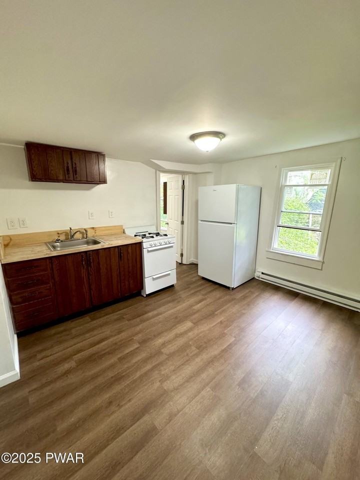 742 Delaware St - Photo 6 of 8