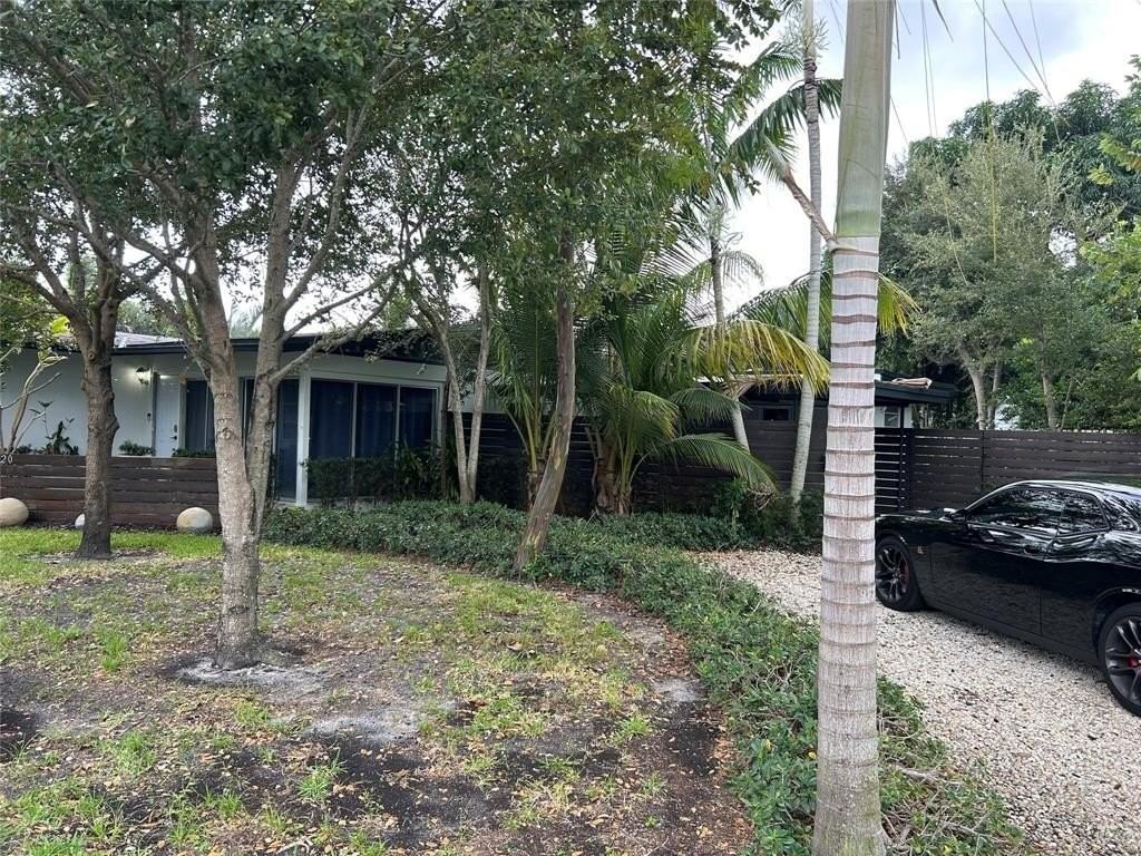 720 Ne 17th Ct - Photo 2 of 13