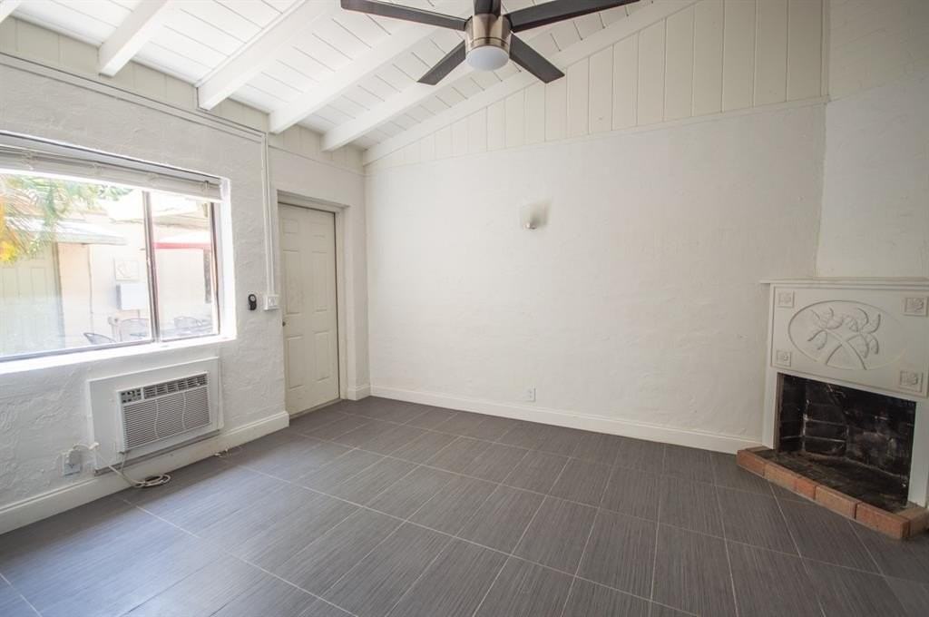 835 Ne 15th Ave #4 - Photo 3 of 8