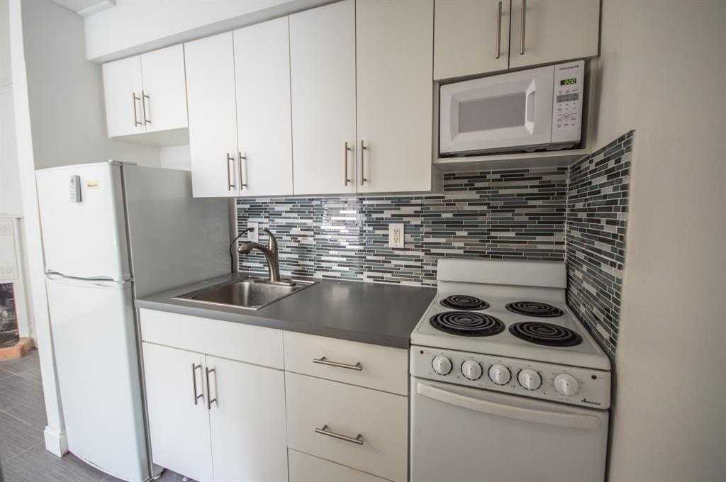 835 Ne 15th Ave #4 - Photo 5 of 8