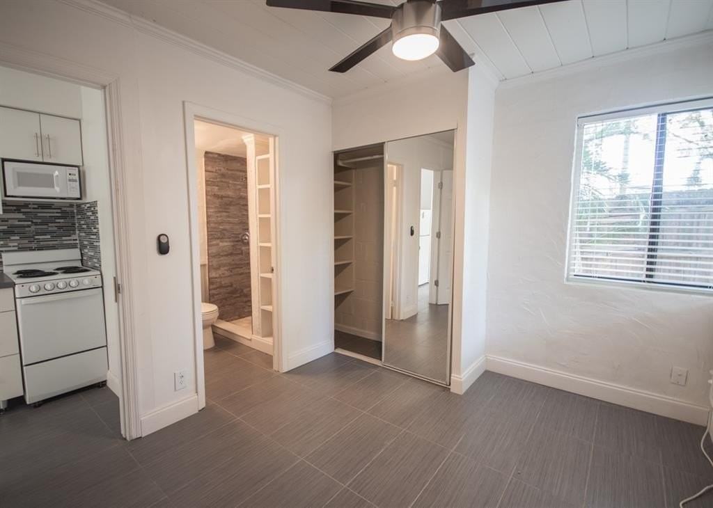 835 Ne 15th Ave #4 - Photo 6 of 8