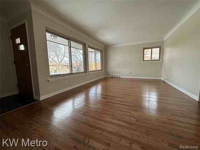 21624 Winshall St - Photo 3 of 30