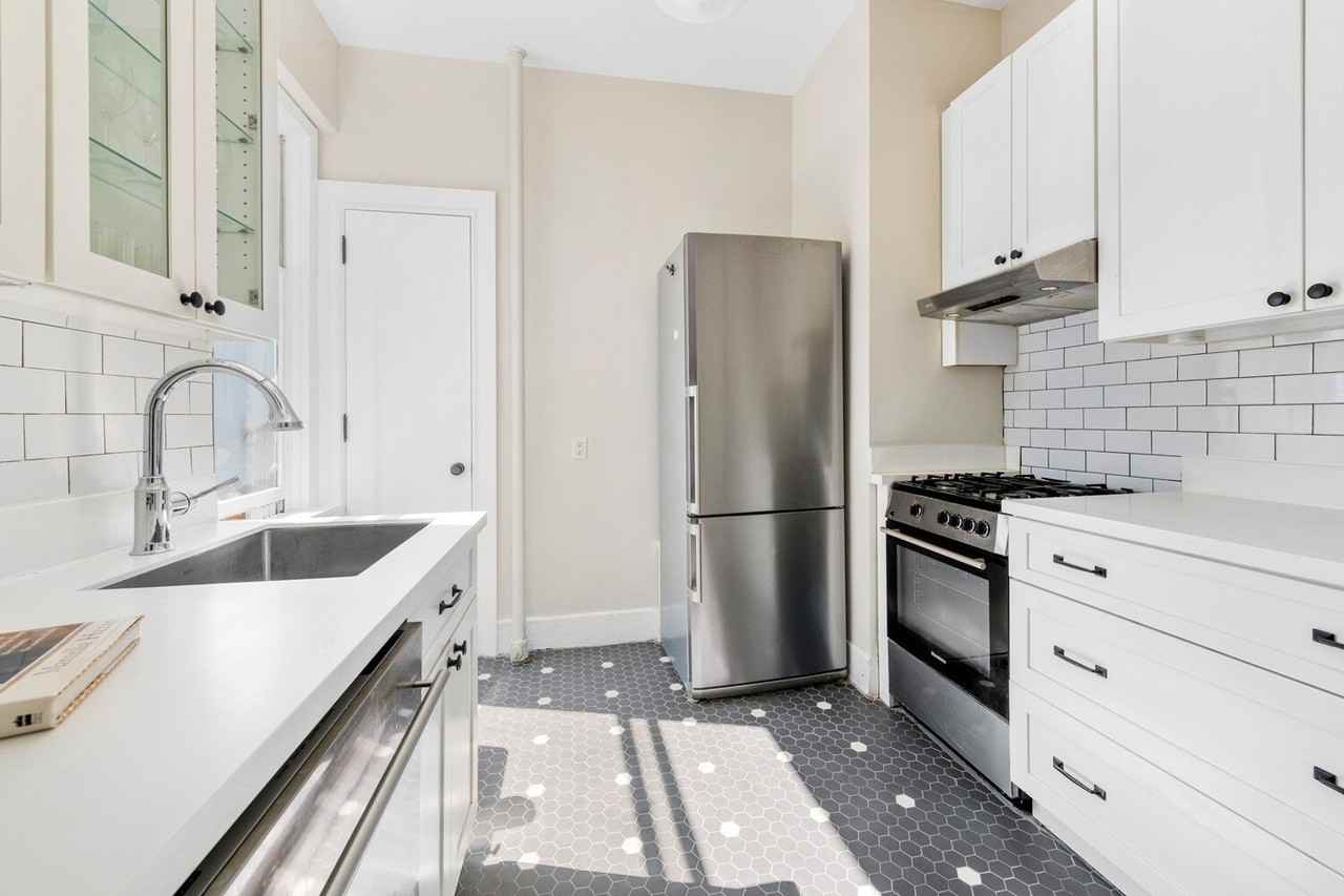 125 W 12th St Apt 3f #3F - Photo 5 of 11