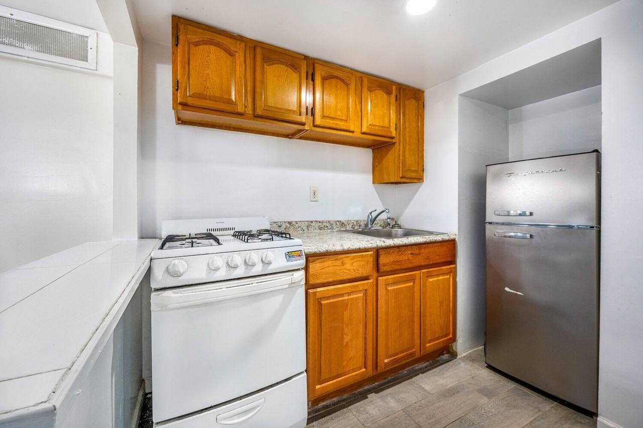 1114 Brooklyn Ave #1 - Photo 3 of 8