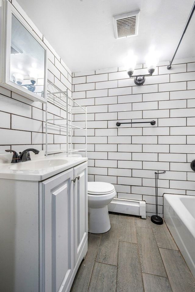 1114 Brooklyn Ave #1 - Photo 5 of 8