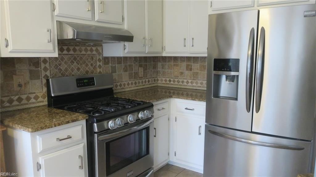 702 Parkside Dr - Photo 4 of 19