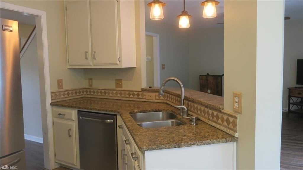 702 Parkside Dr - Photo 6 of 19