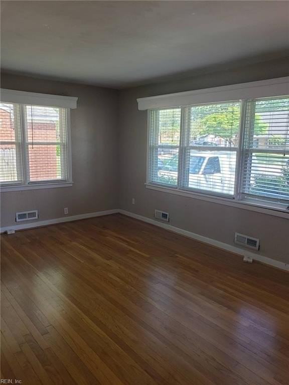 1433 Lakeside Rd - Photo 4 of 18